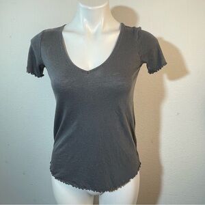 American Eagle Gray Lettuce Ruffle Hem V-neck Tee XXS Women’s New